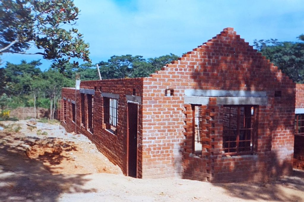 Walls up to roof plate height