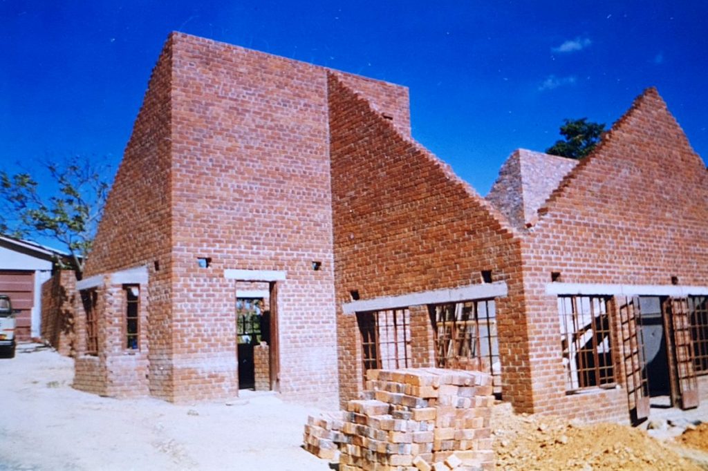 Walls up to roof plate height