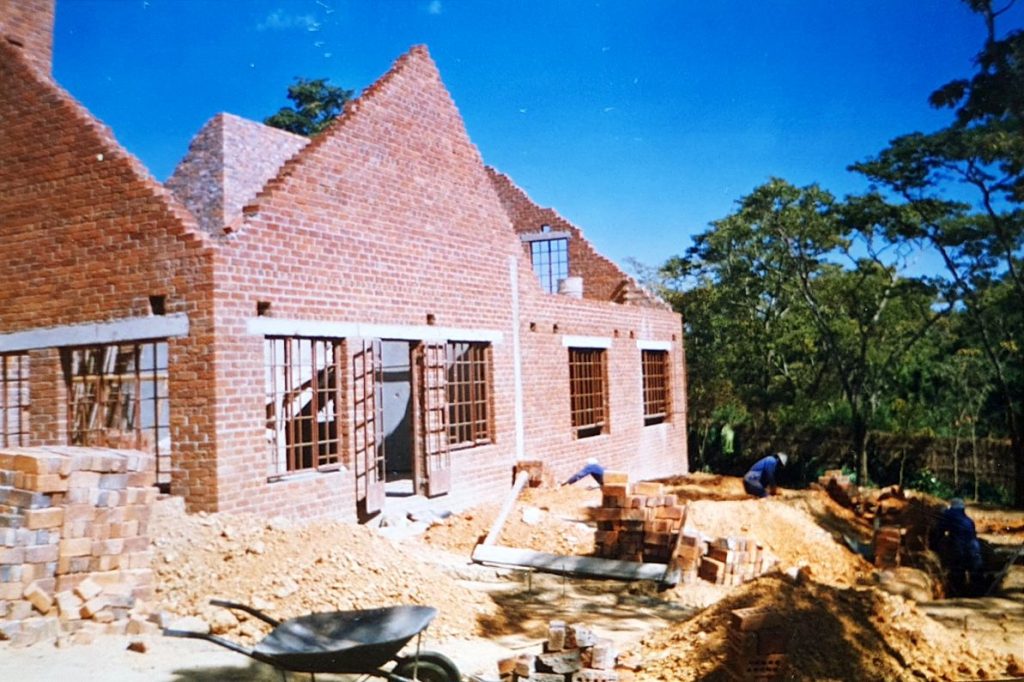 Walls up to roof plate height
