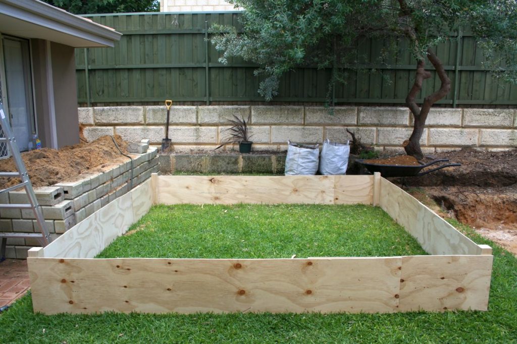 Shuttering for the hole