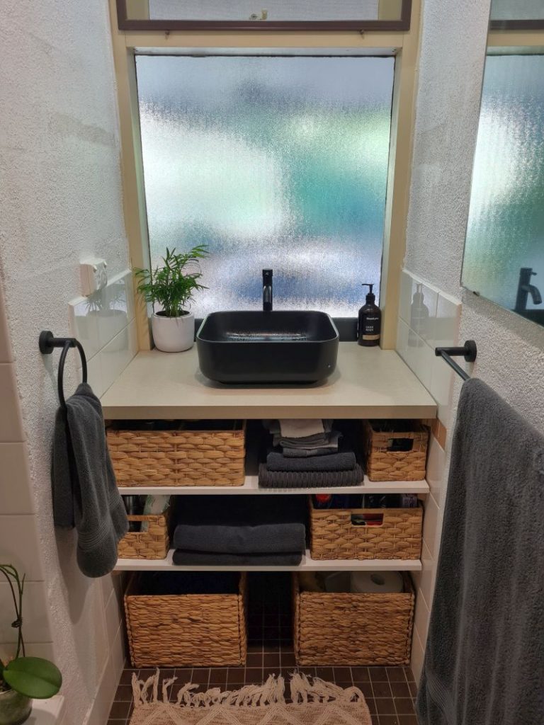 Quick & cheap bathroom reno!