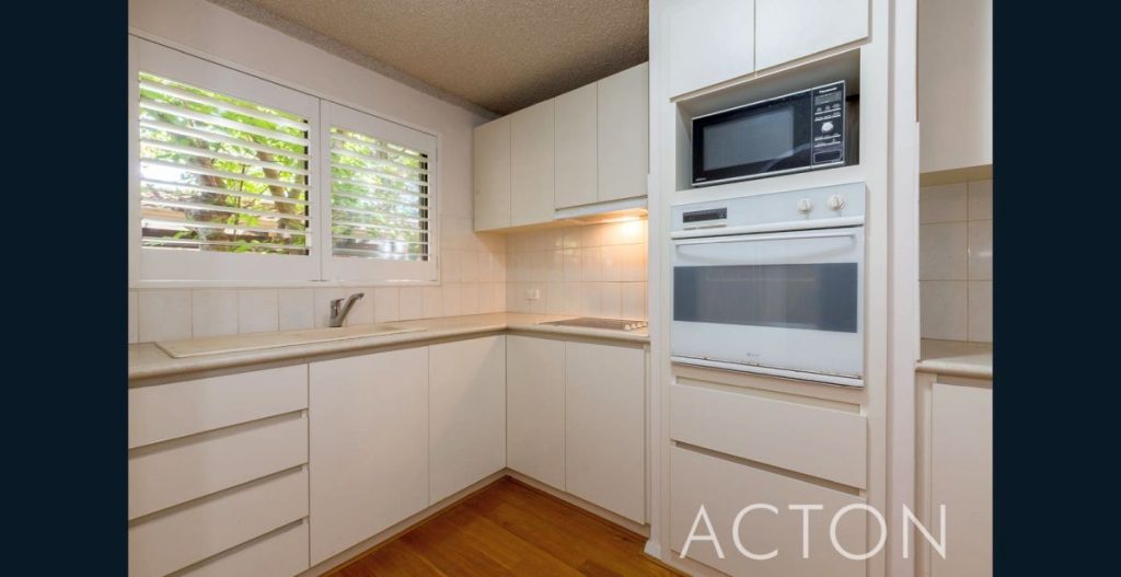 Kitchen before the renovation